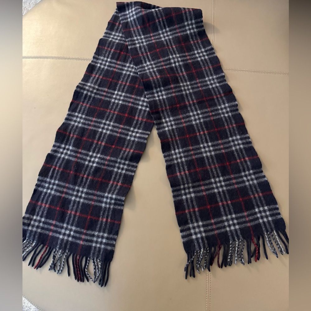 Burberry London Lambswool Nova Check Plaid Scarf with Fringe. Navy/Red.